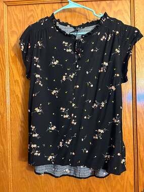 Buffalo David Bitton Black Ditsy Bouquet Flutter Sleeve Jacquard Top